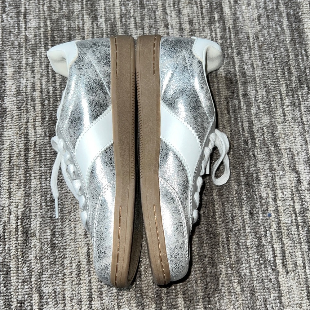 Universal Thread - Women's Spencer Fashion Sneakers Silver Size 6 - Picture 8 of 10